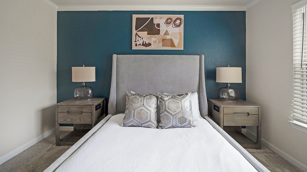 Landing Beautiful 1bd, Courtyard, Clubhouse