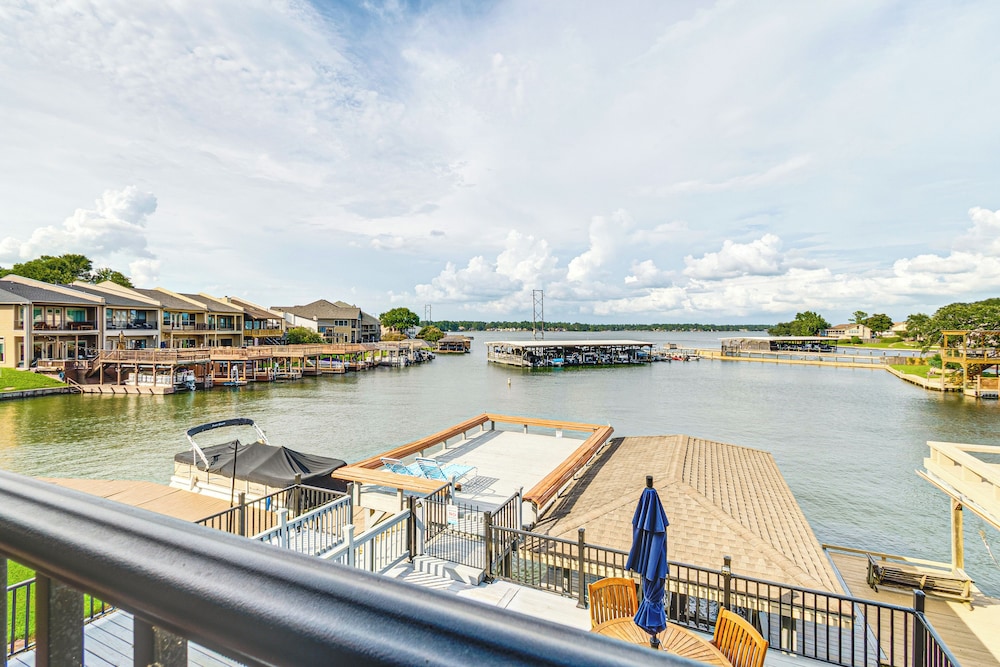 Private Boat Dock & Slip: Luxe Lake Conroe Gem!
