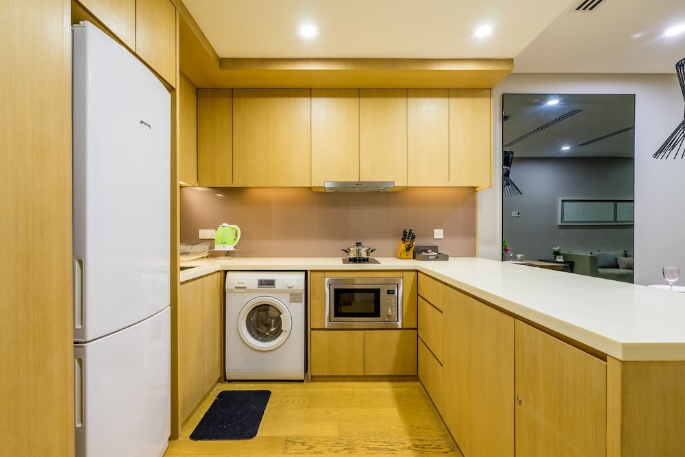 188 Luxury Suites by Plush