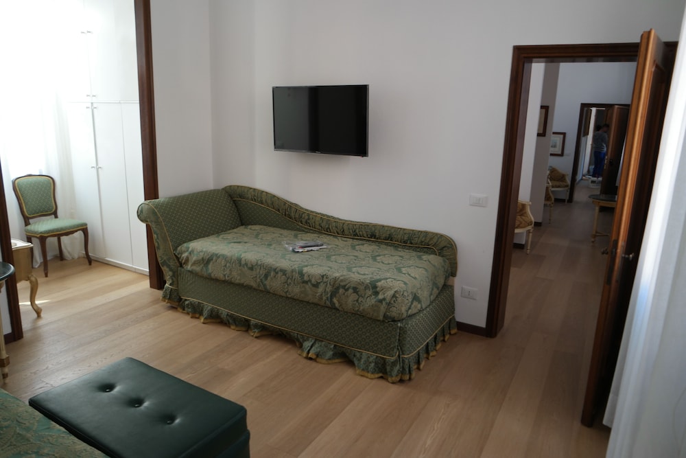 Savoia & Jolanda Apartments