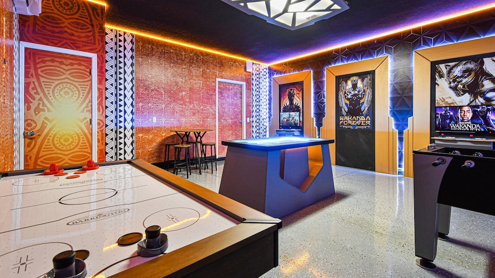 Family Fun: Pool, Spa & Theme Parks Nearby view 2