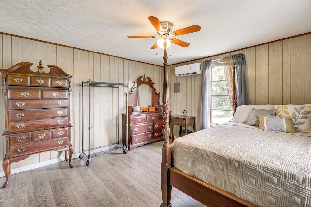 BBQ Ready: Delta Country Home on 30 Acres