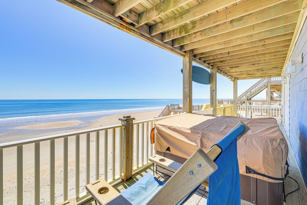 Hot Tub & Decks: North Topsail Beach Home