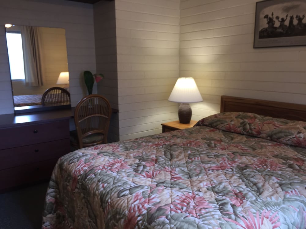 Big Island Vacations - Dolphin Bay Hotel - Property Image 3