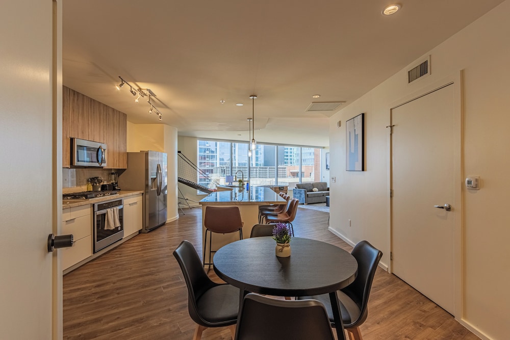 ROVE LIVING/KL - 44 Monroe