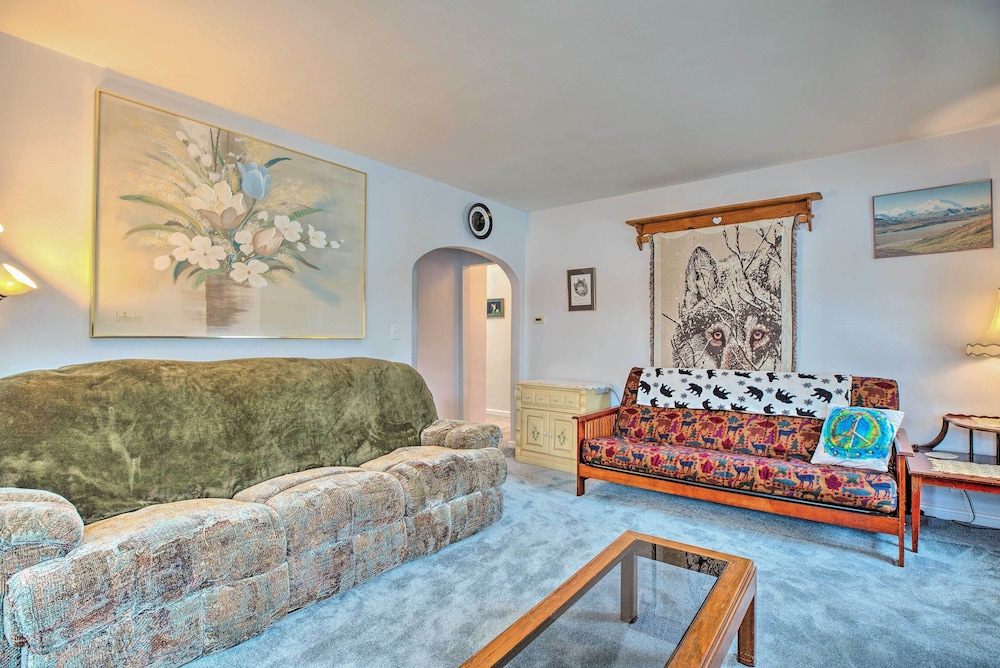 Cozy Cedarburg House - Walk to Historic Downtown!