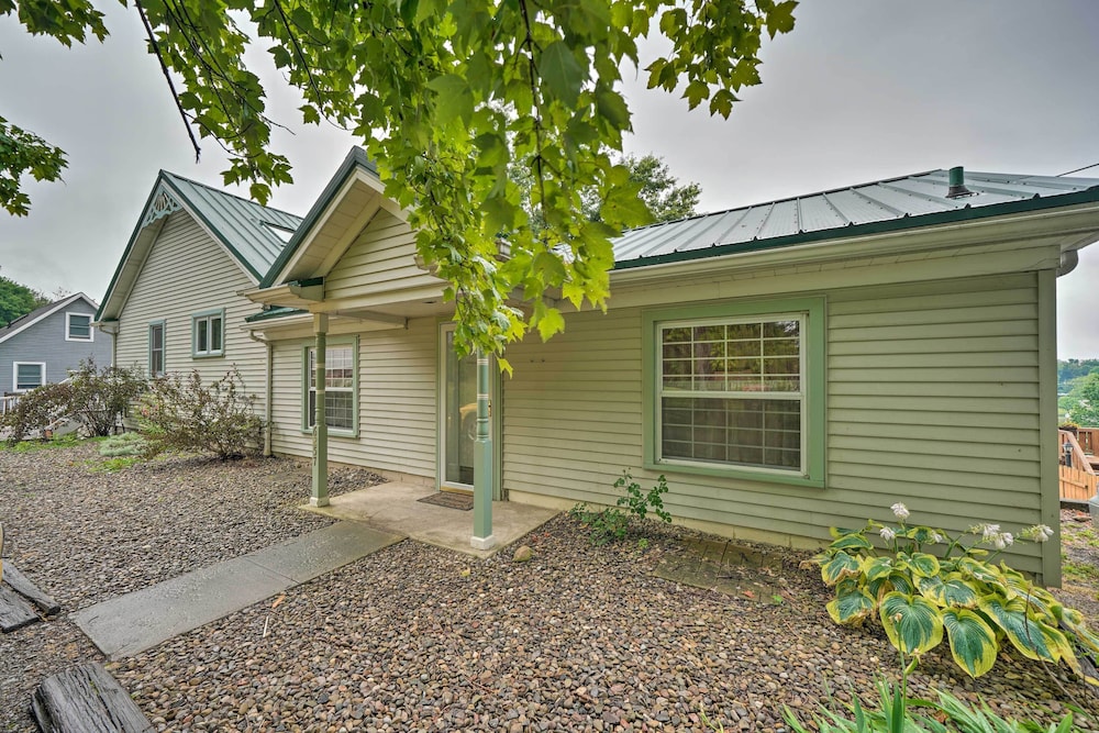 Charming Hanoverton Cottage on Guilford Lake! view 5