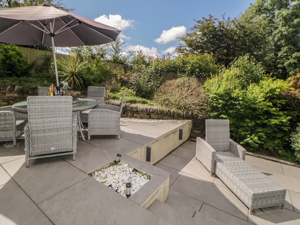 2 White Rock Court