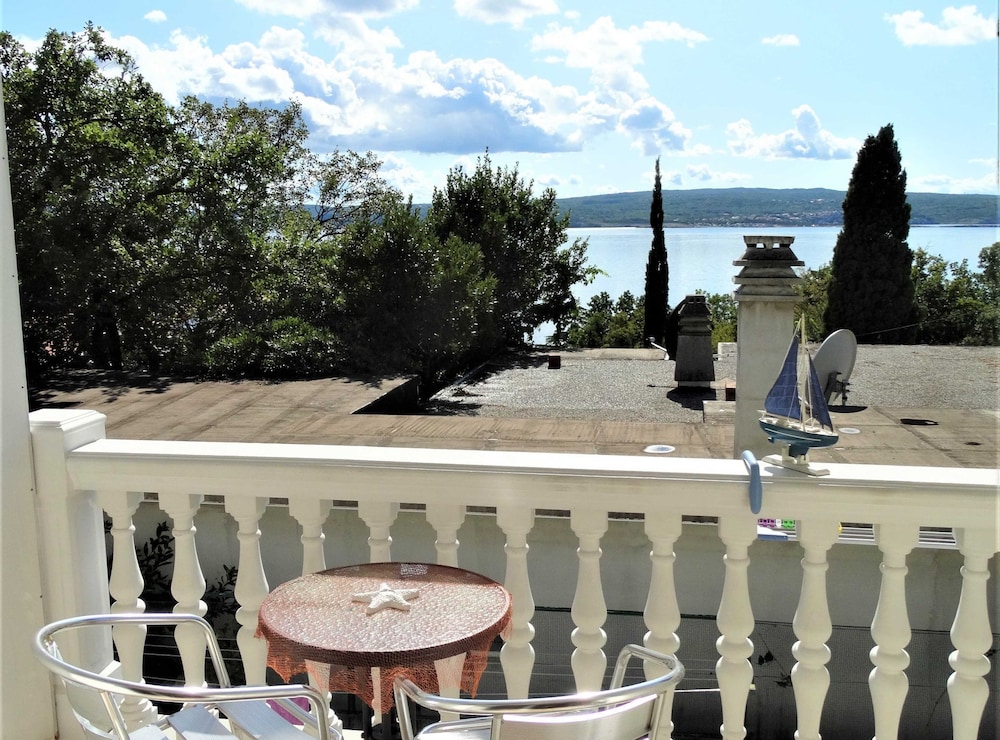 Warm and Welcoming Apartments With Sea View