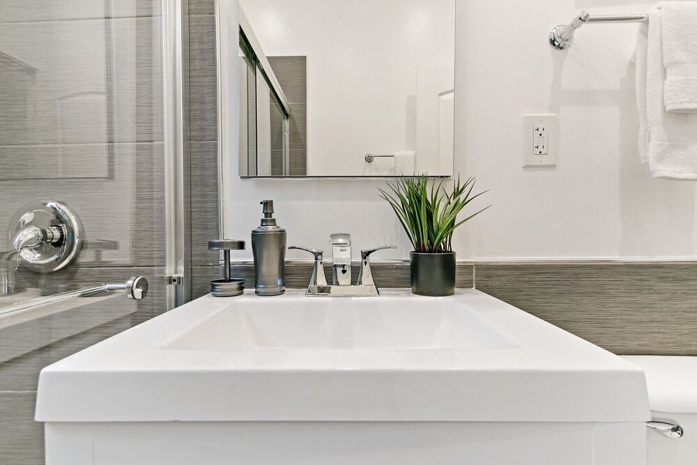 Central 1BR Retreat - Belmont E1