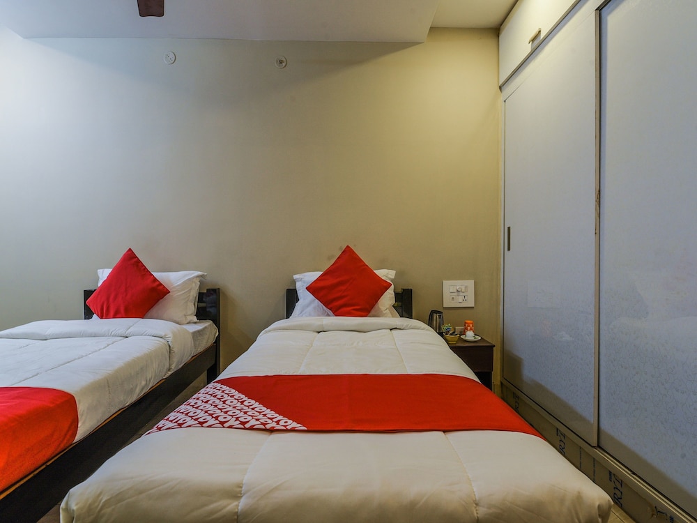OYO 18612 Sree Sai Surya Service Apartment