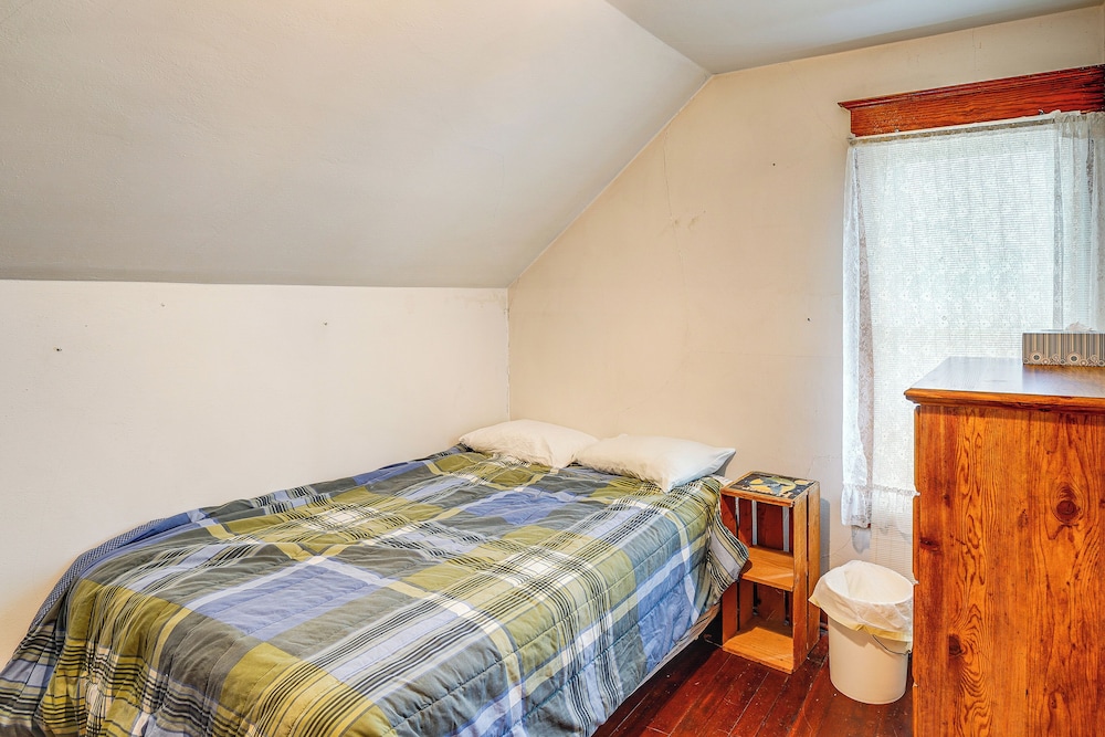 Cozy Rural Hideaway in Mcintosh County!