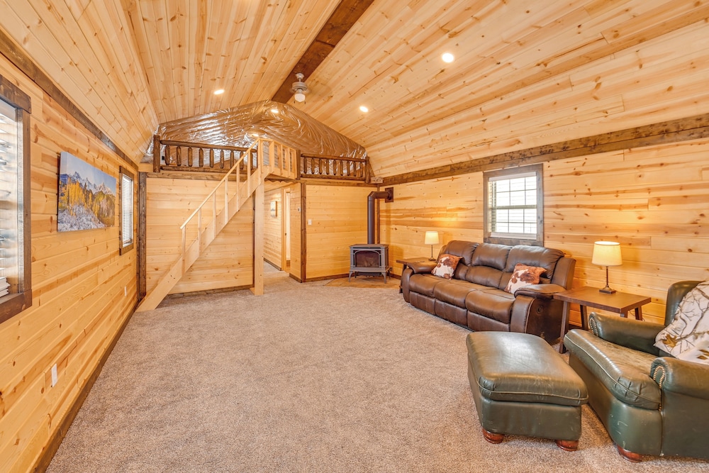 Near Hunting: Cozy Cabin w/ Deck in Grass Range!