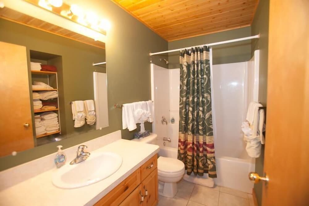 Outlaws Inn by Apex Accommodations - Image 2