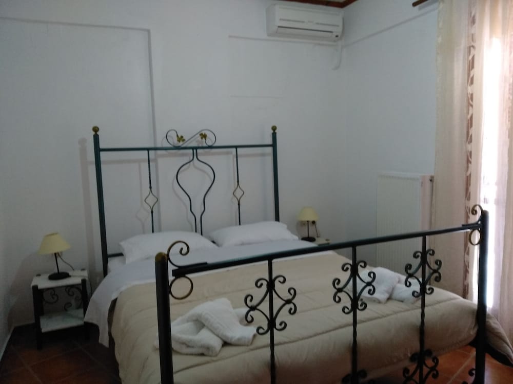 Akti Miaouli Holiday Home