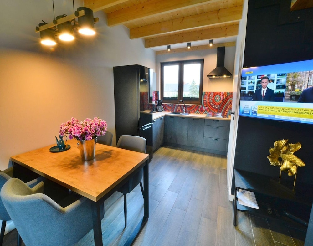 Large, 2-story Holiday Home, Sauna, Jacuzzi