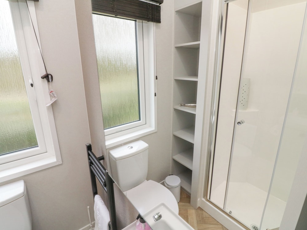 18 Manleigh Park