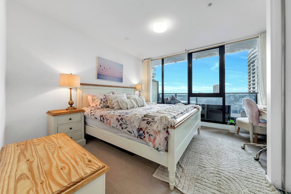 Luxurious one Bedroom Apartment With Pool