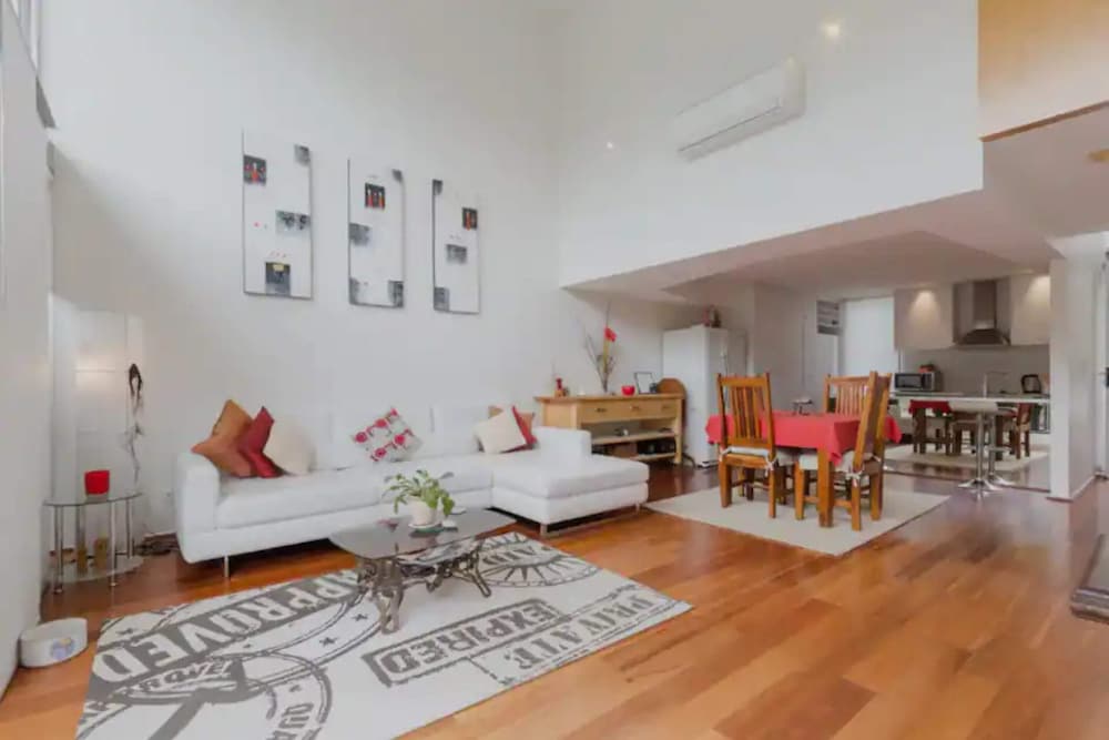 Cosy 2 Bedroom Townhouse Near the CBD