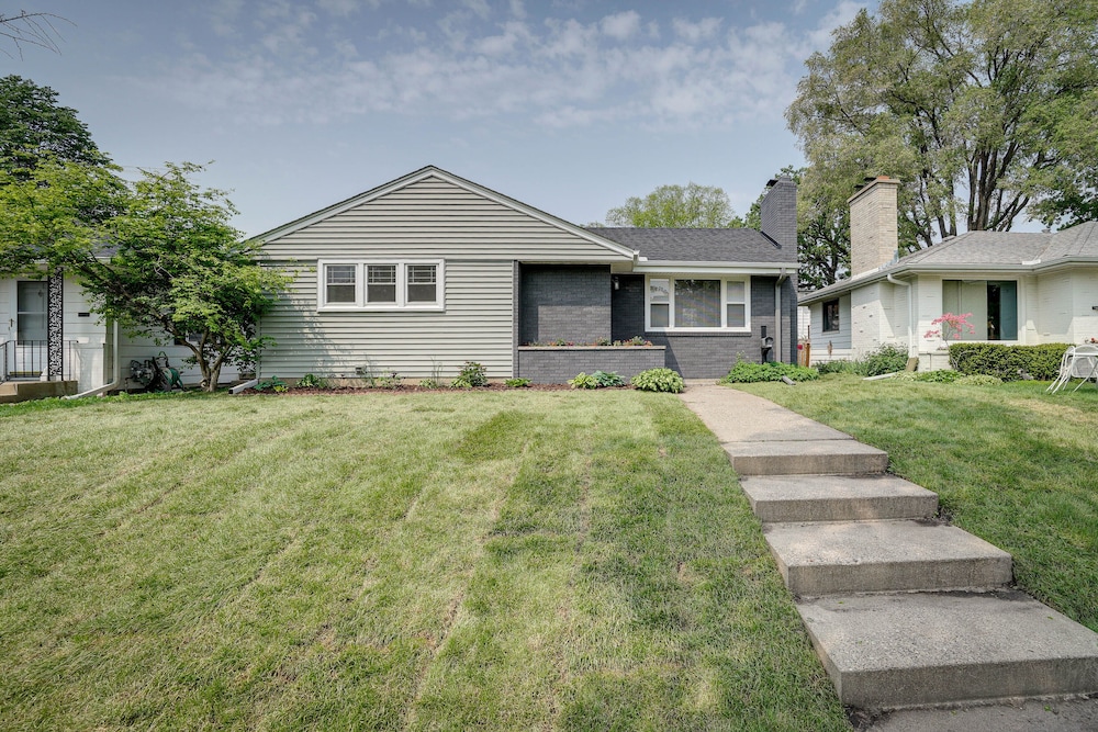 Pet-friendly Minneapolis Home ~ 8 Mi to Downtown!