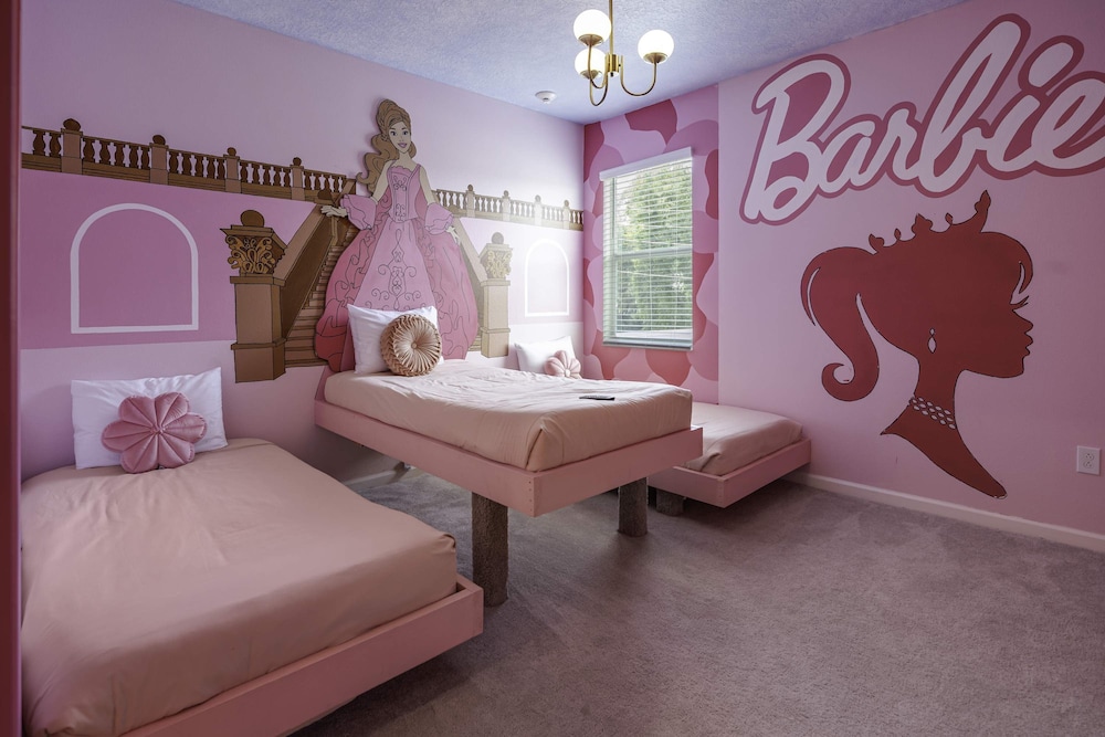Family Villa w Pool Games n Themed Rooms