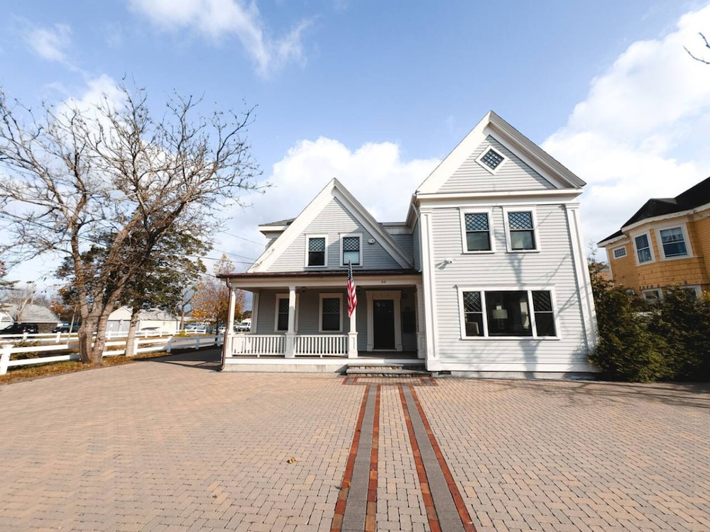 Charming Hyannis 3 Bed 2 Bath