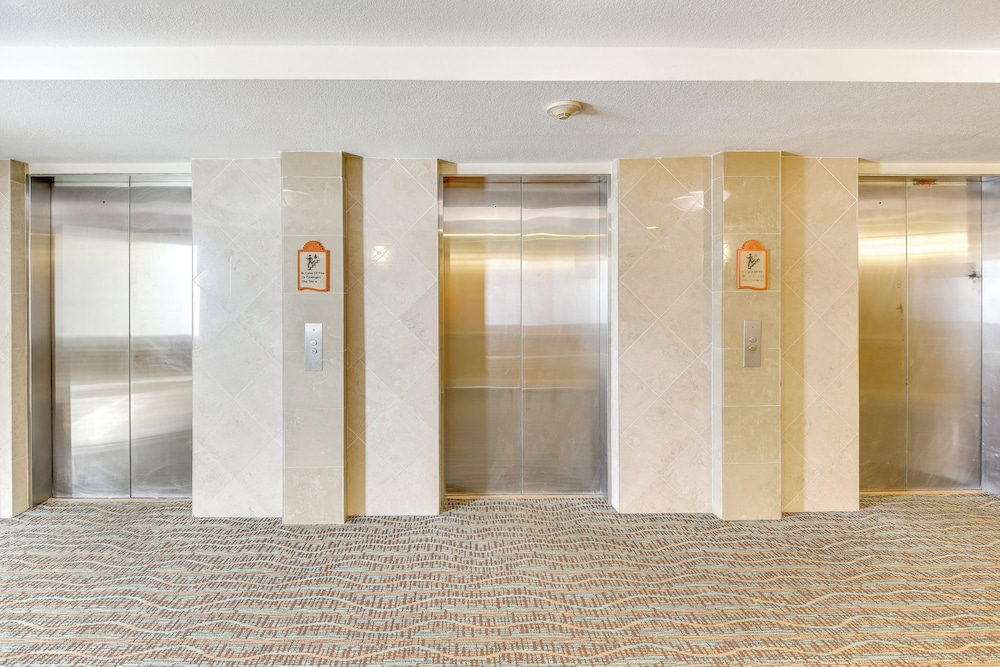 Walk to Daytona Beach: Resort Condo w/ Pool Access