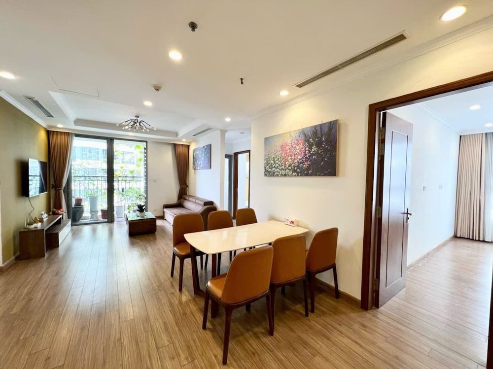 Bom Homestay Vinhomes Times City