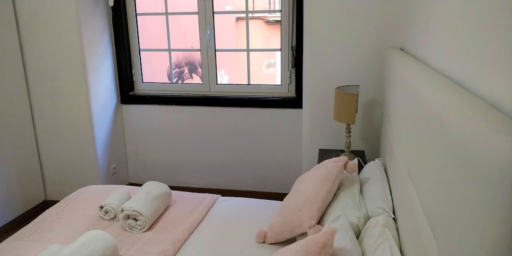 Lisbon Terrace Suites Apartment for Large Groups with Amazing Terrace