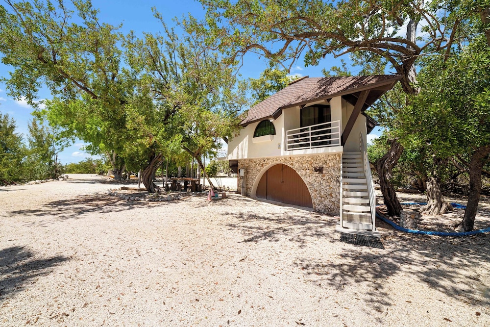 Barnacle Resort