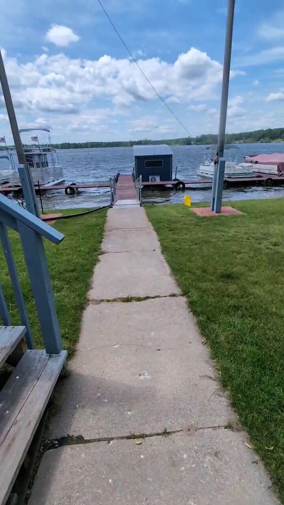 House Boat on Fife Lake