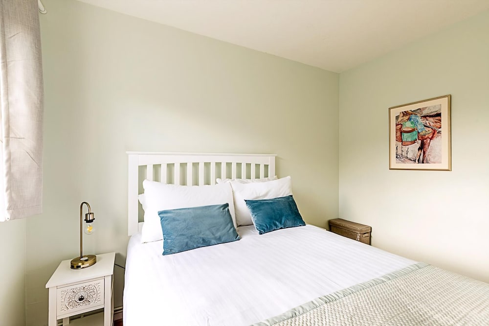 Quiet and Cosy 2-bed in Wimbledon