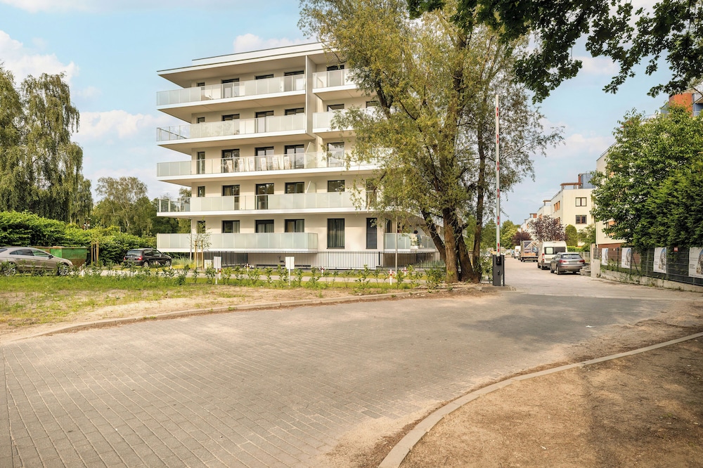 Apartment With Parking by Renters view 3