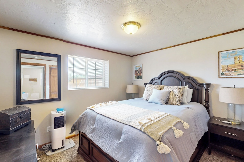 4BR Home w/ W & D, Private Backyard