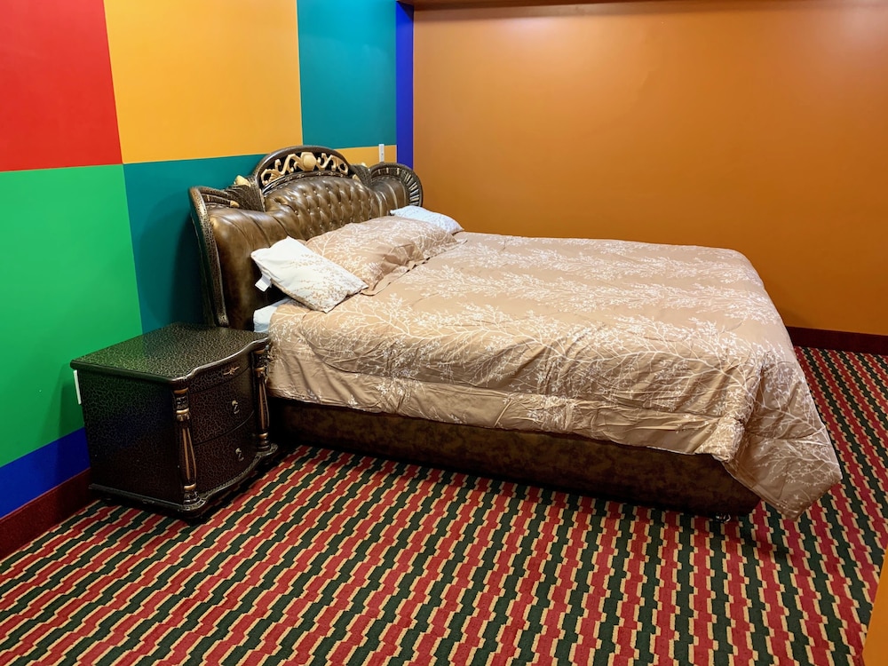 Motor City Inn & Suites view 4