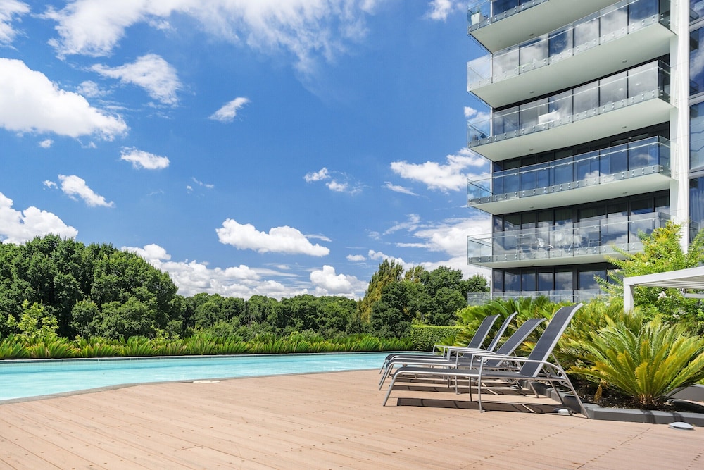 Spacious 1-bed With View in Central Location