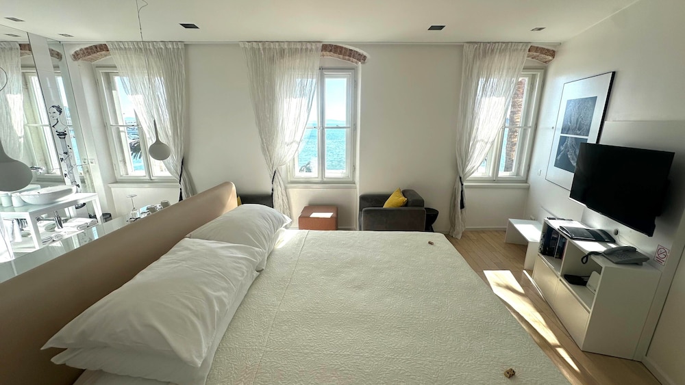 Riva Luxury Suites