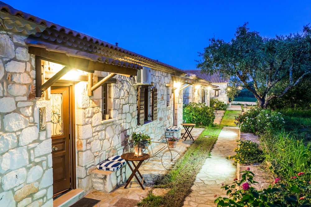Kavos Psarou Villas