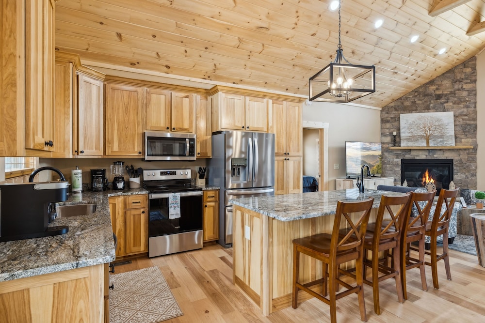 Robeson Hood Lodge 4 Bedroom Home