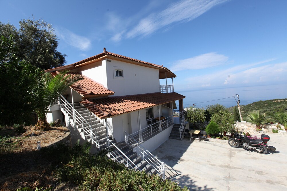 Vila Riza Veliu