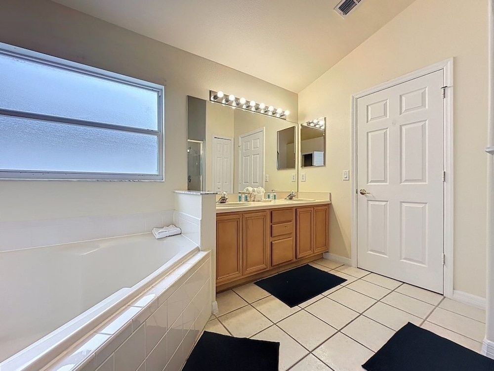 Incredible 4 Bed Pool/spa Home, Minutes To Disney 4 Bedroom Villa