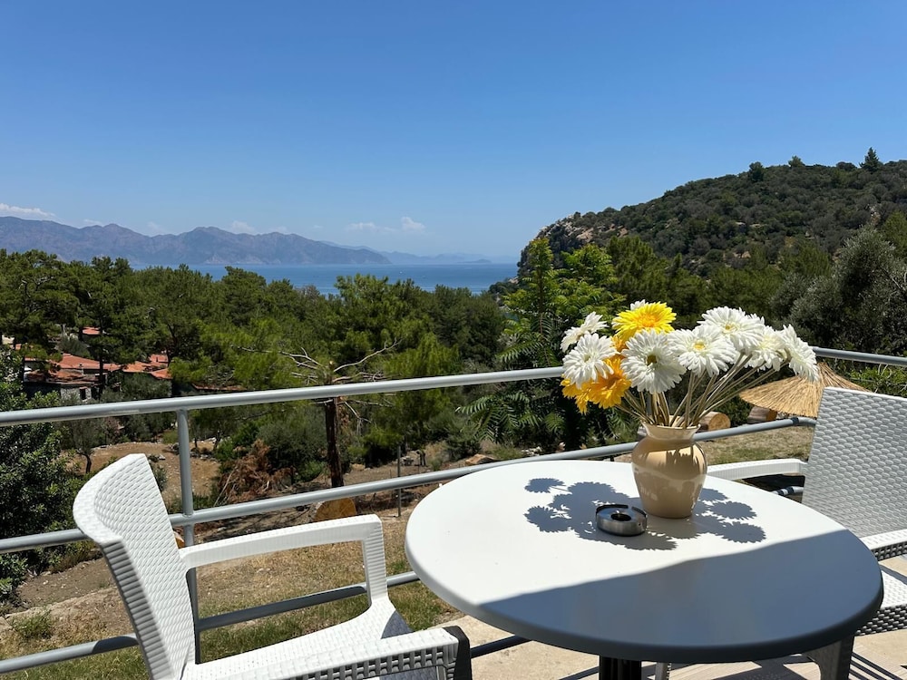 Amos Sea View