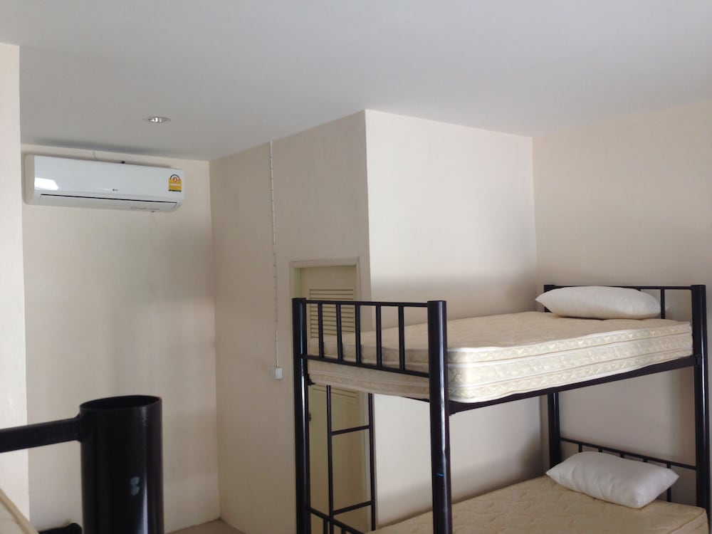 The Beach Village - Hostel