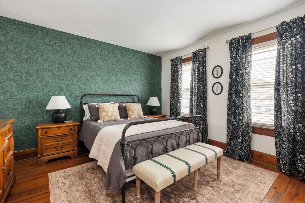 German Charm Suites Sleeps 8!