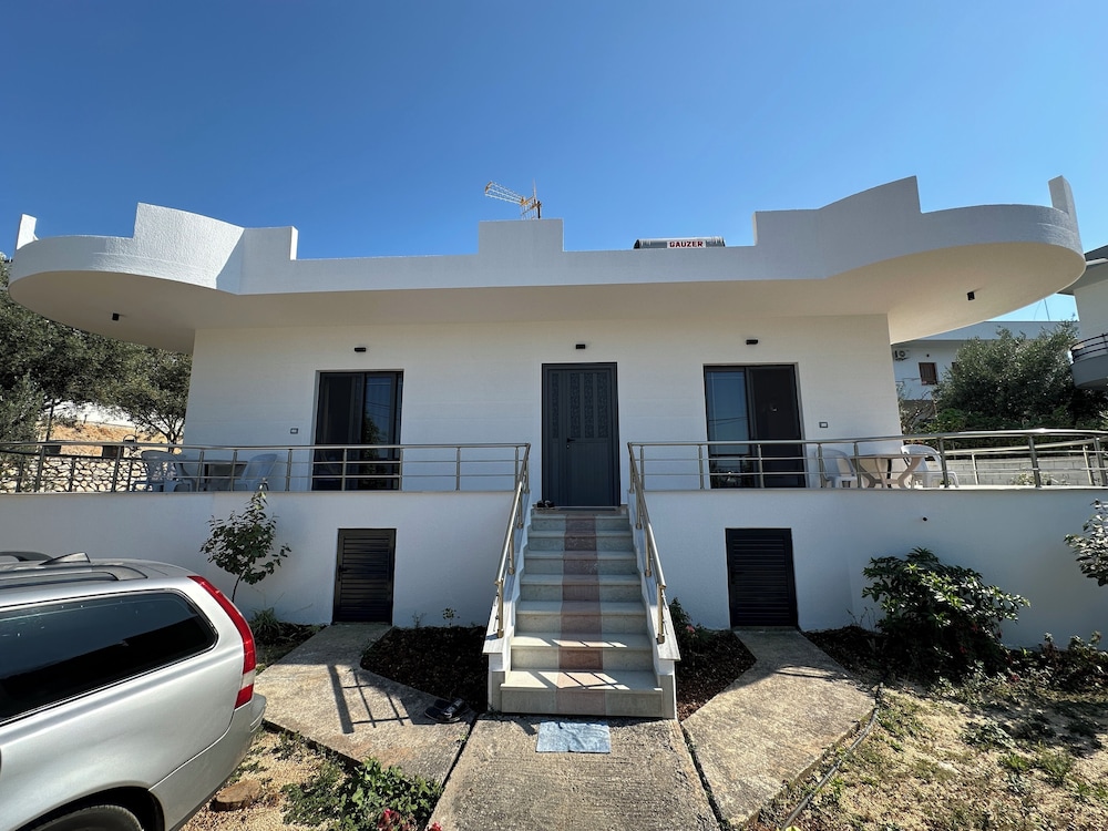 Apartments Meleqi