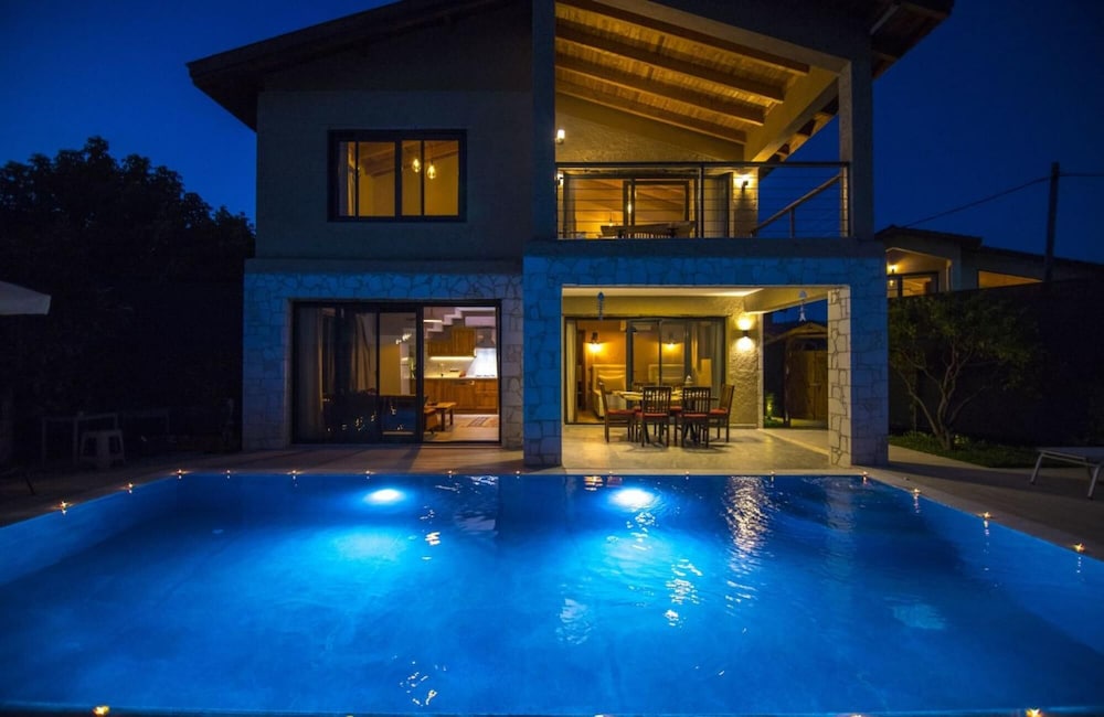 Gorgeous Villa With Private Pool and Jacuzzi in Fethiye view 4