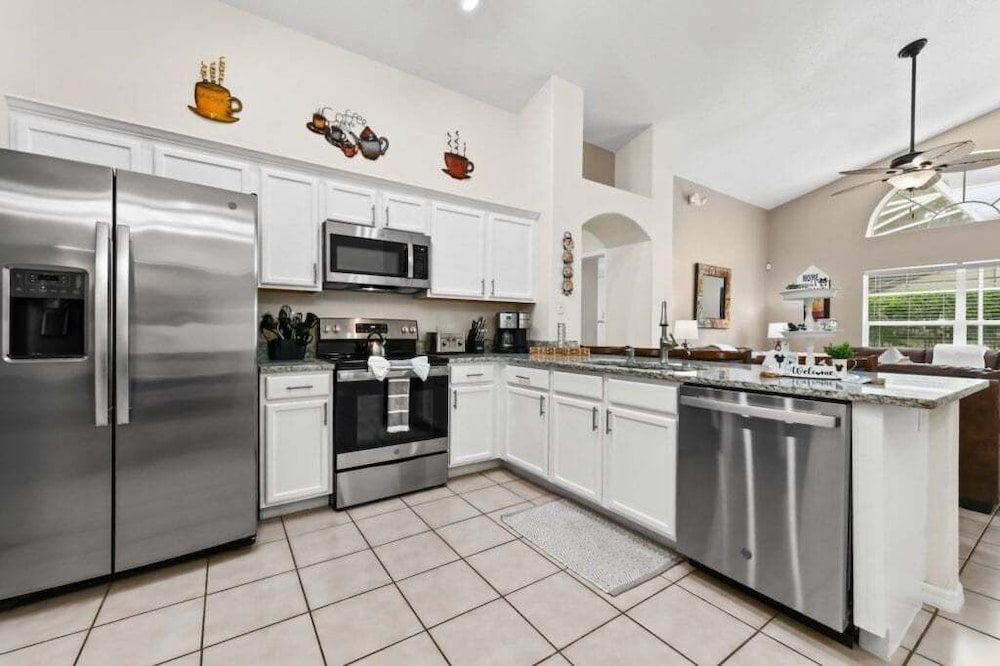 Oak Island Gem Cozy 4br Pool Home Near Disney 4 Bedroom Villa