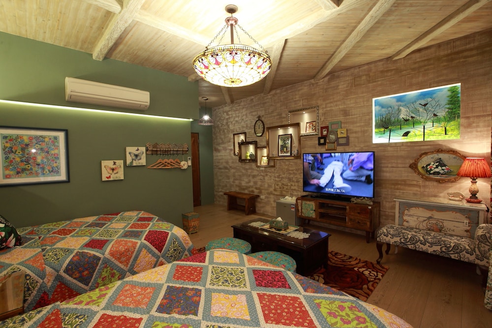 Bear Forest Retro B&B