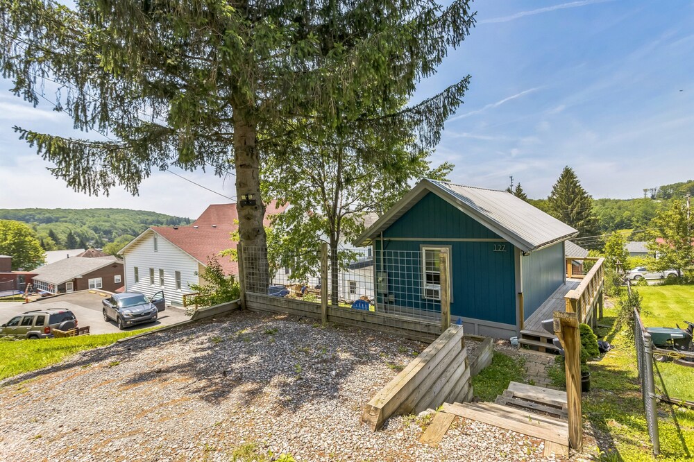 Mountain Koru Near Trails & Town 2 Bedroom Cabin