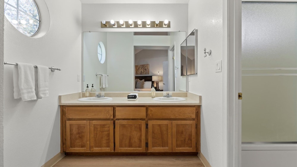 NEW Cityside Stay 3BR Retreat Near DT w Patio